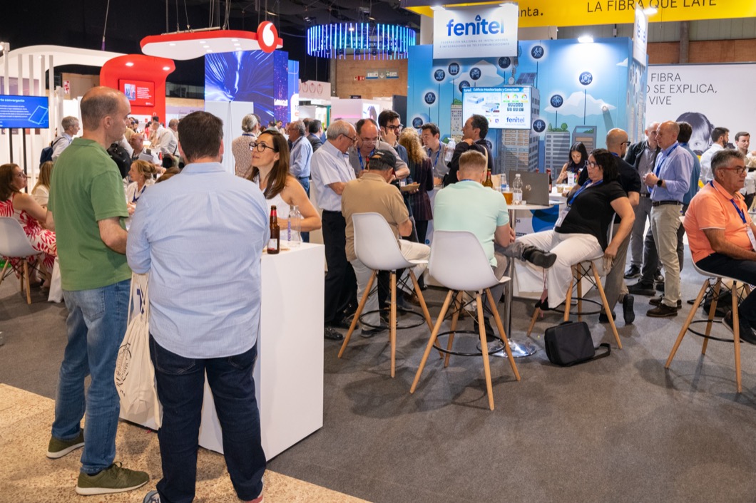 Stand P7 de FENITEL en la Feria AOTEC 2026 en FIBES Sevilla