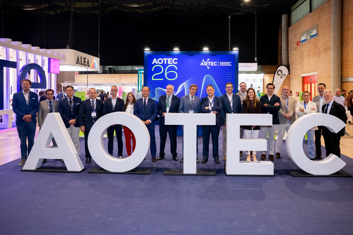 Representantes del sector durante la apertura de AOTEC 2026 en Sevilla